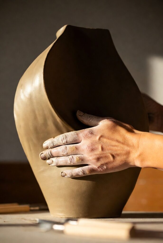 סדנת קרמיקה- פיסול כלים גדולים